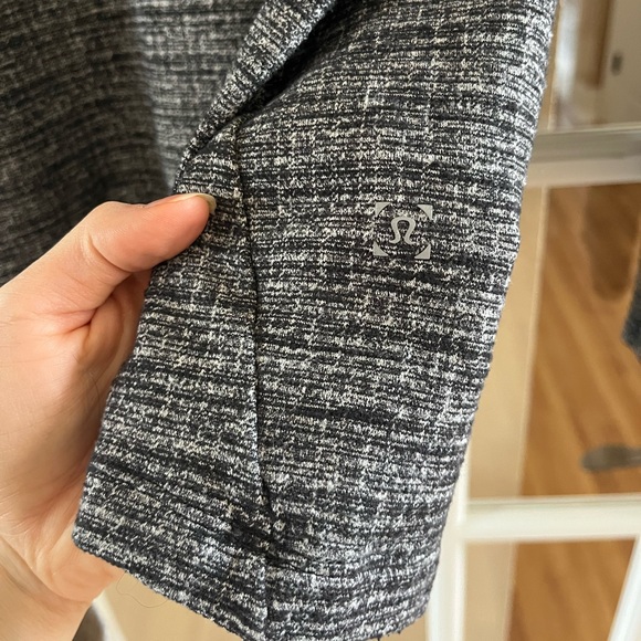 Lululemon Men's Surge Warm 1/2 Zip Black and White Size X-Large - Picture 4 of 5